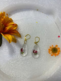 Aretes Artesanales en Forma de Gotitas con Rosa Roja