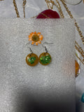 Aretes de Resina con Glitter Dorado y Verde