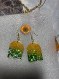 Aretes Arco de Resina Degradado Dorado a Verde