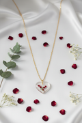 Collar corazón transparente con flores