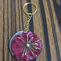 Llavero Artesanal de Resina con Flor Fucsia